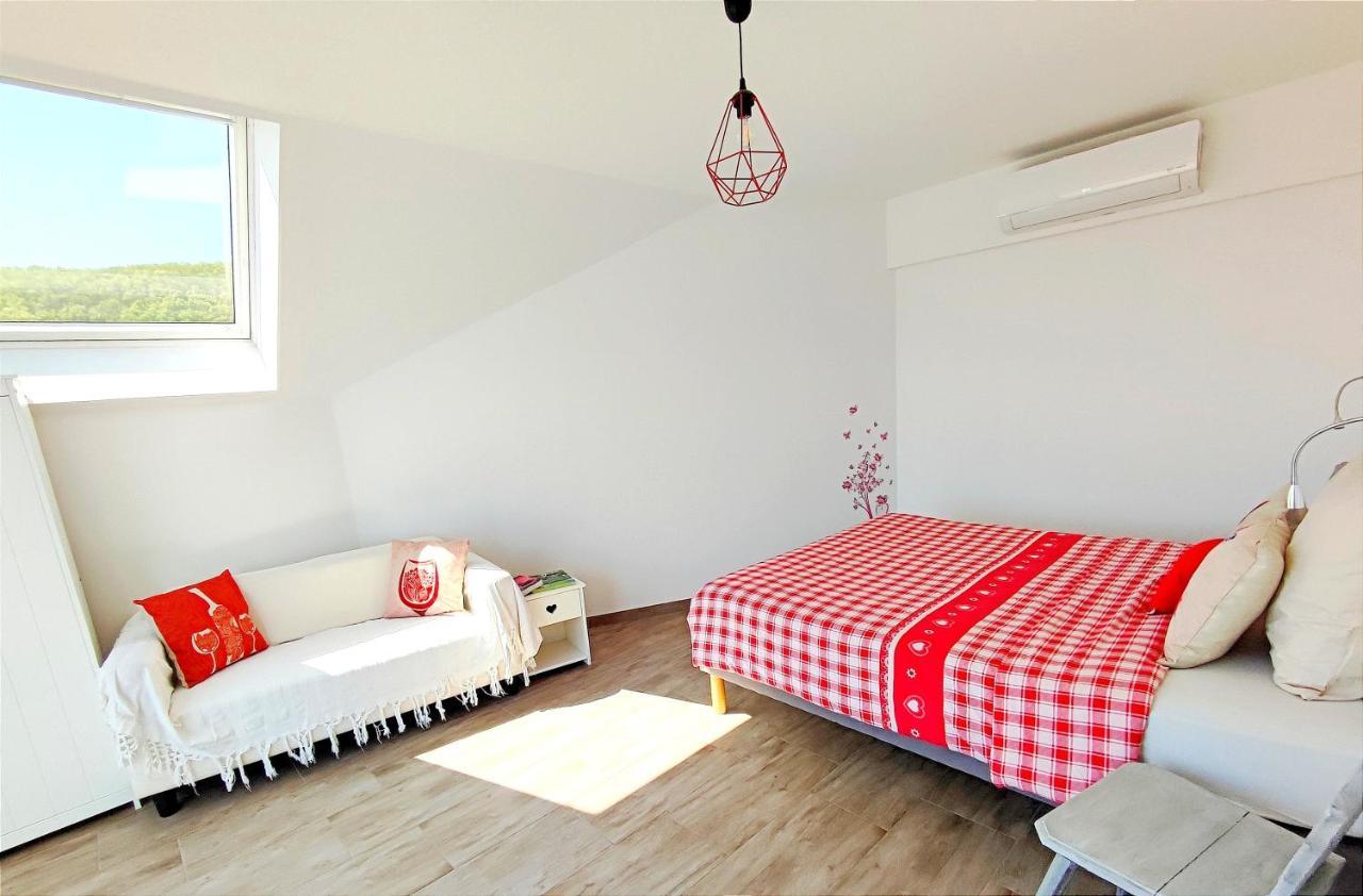 Janea Deep Red House Villa Reichsfeld Exterior photo